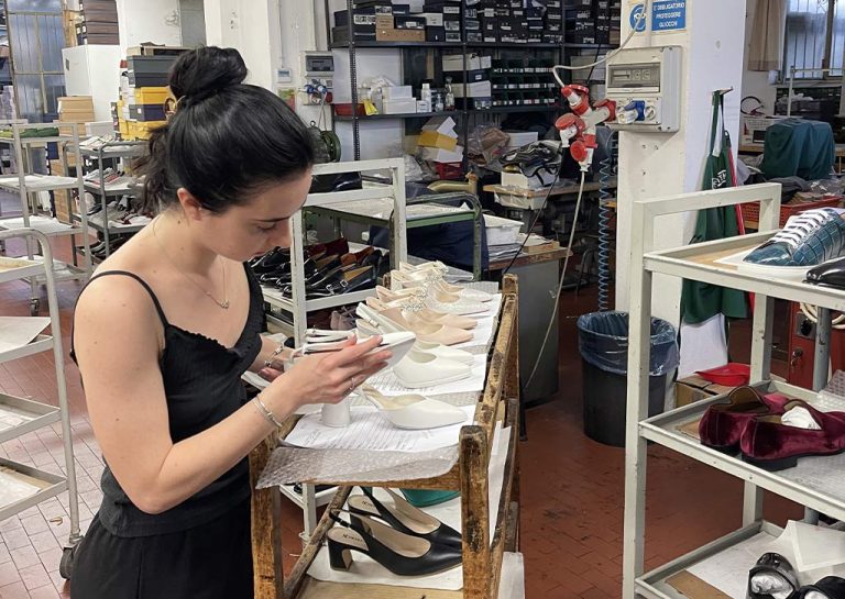 Niki-Corti-scarpe-artigianali-su-misura-da-sposa-sposo-matrimonio-cerimonia-sneakers